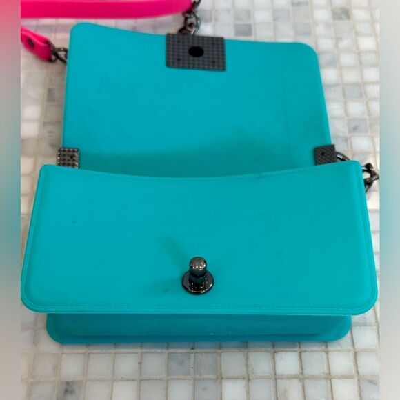American Jewel Quilted Turquoise Pink Silicone Crossbody Purse - Picture 8 of 13